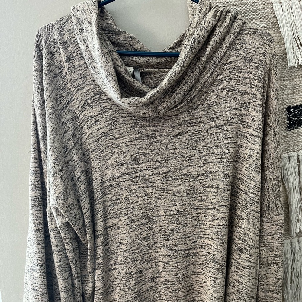 Paper crane women’s cowl neck top heathered taupe size small